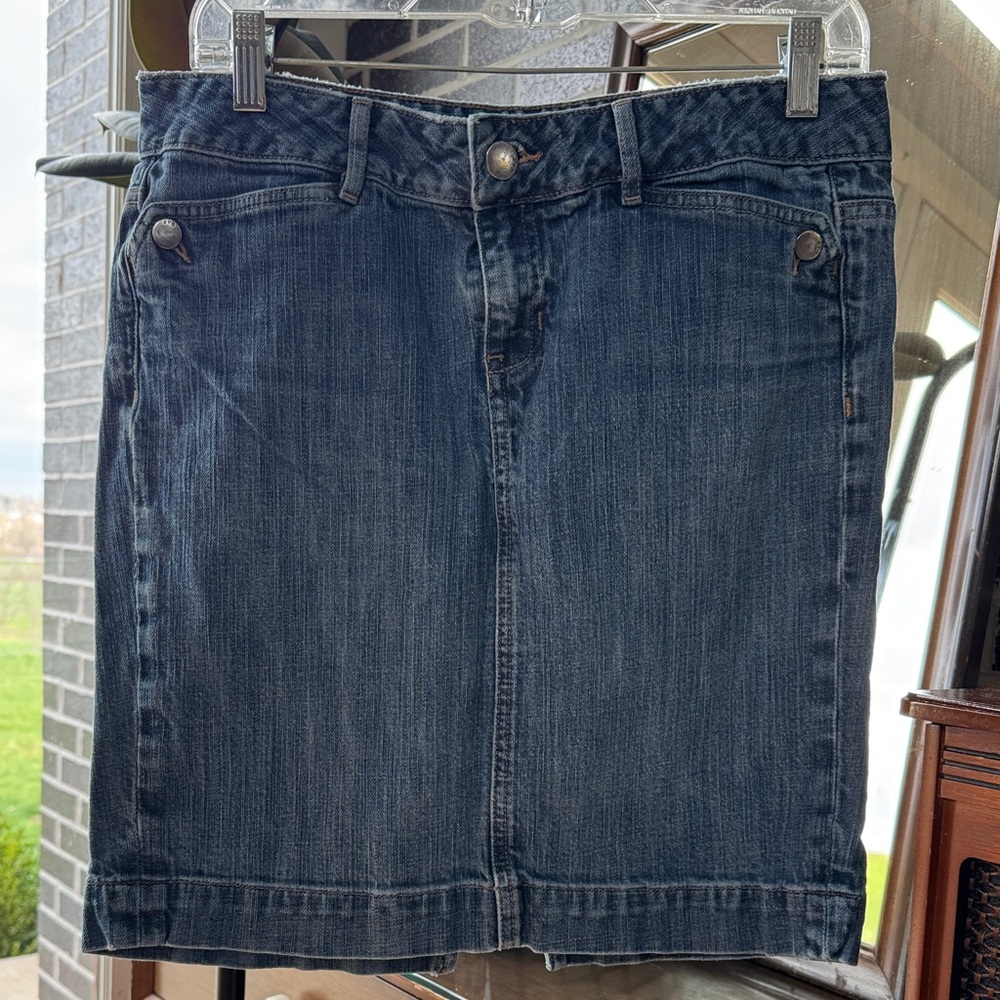 Gap Classic knee length Blue Denim Skirt size 29/8